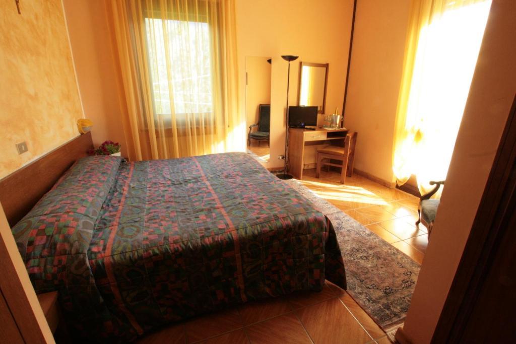 Hotel Sarre Room photo
